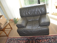 Moderne grijs lederen salon bestaande uit 3-2-1 zit, moderne rechthoekig glazen salontafel - afbeelding 3 van  14