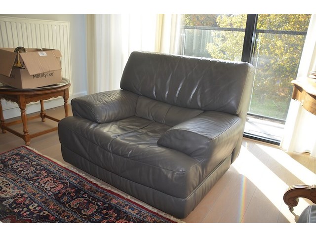 Moderne grijs lederen salon bestaande uit 3-2-1 zit, moderne rechthoekig glazen salontafel - afbeelding 4 van  14