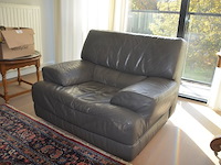 Moderne grijs lederen salon bestaande uit 3-2-1 zit, moderne rechthoekig glazen salontafel - afbeelding 4 van  14