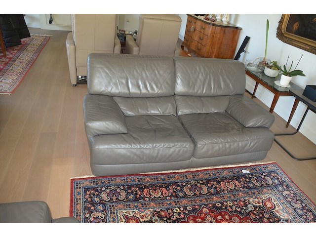 Moderne grijs lederen salon bestaande uit 3-2-1 zit, moderne rechthoekig glazen salontafel - afbeelding 6 van  14