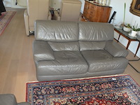 Moderne grijs lederen salon bestaande uit 3-2-1 zit, moderne rechthoekig glazen salontafel - afbeelding 6 van  14