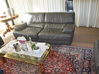 Moderne grijs lederen salon bestaande uit 3-2-1 zit, moderne rechthoekig glazen salontafel - afbeelding 1 van  14