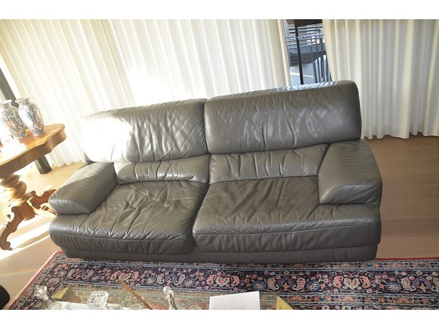 Moderne grijs lederen salon bestaande uit 3-2-1 zit, moderne rechthoekig glazen salontafel - afbeelding 12 van  14