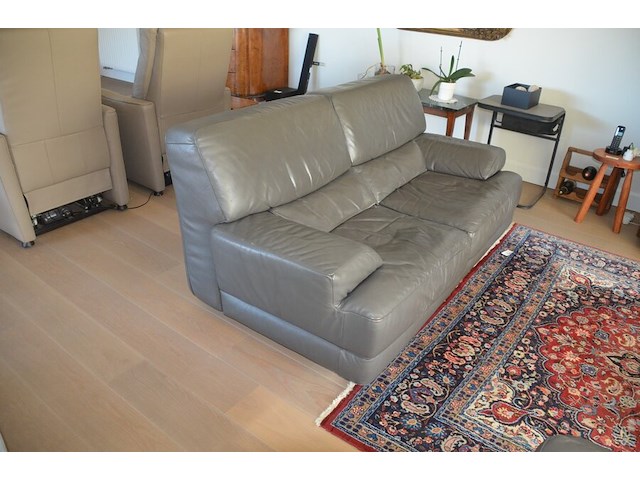 Moderne grijs lederen salon bestaande uit 3-2-1 zit, moderne rechthoekig glazen salontafel - afbeelding 7 van  14