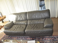 Moderne grijs lederen salon bestaande uit 3-2-1 zit, moderne rechthoekig glazen salontafel - afbeelding 12 van  14