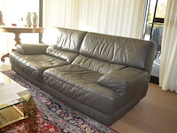 Moderne grijs lederen salon bestaande uit 3-2-1 zit, moderne rechthoekig glazen salontafel - afbeelding 14 van  14