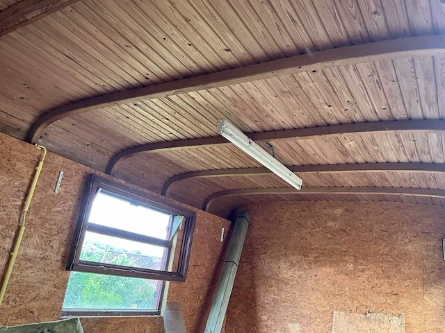 Moderne houten woonwagen / pipowagen - afbeelding 2 van  10