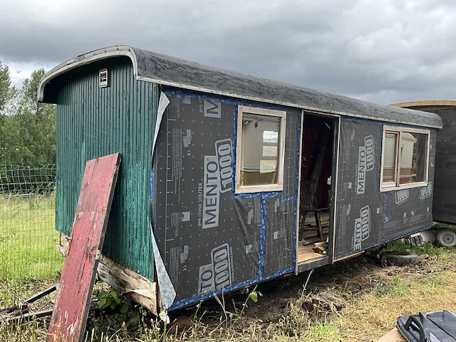 Moderne houten woonwagen / pipowagen - afbeelding 4 van  10