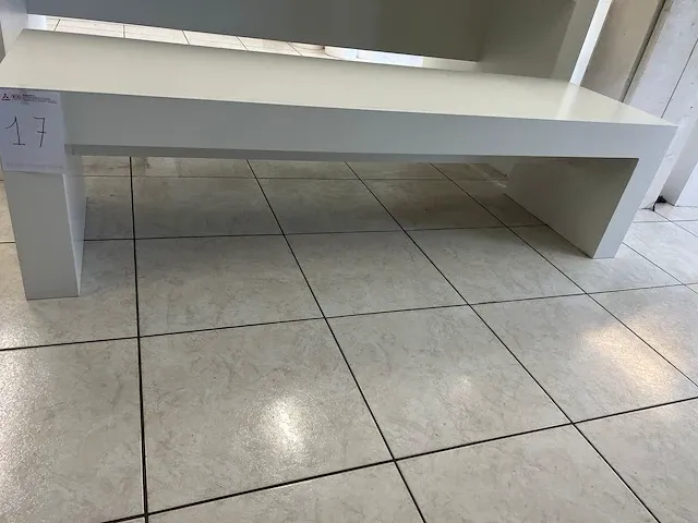 Moderne lage tafel - afbeelding 1 van  4