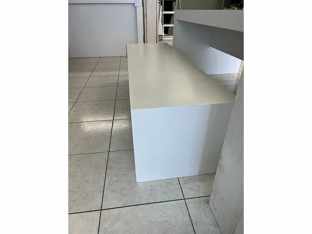 Moderne lage tafel - afbeelding 3 van  4