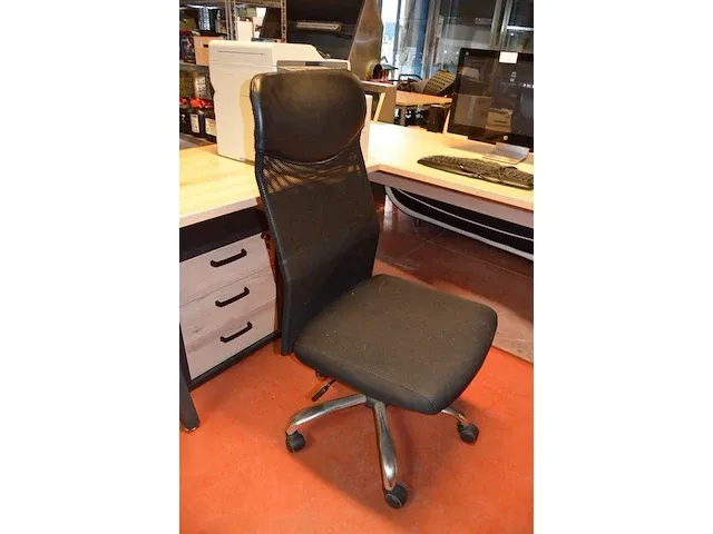 Moderne lichtkleurig l-vormig bureel zwart onderstel , ladenblok 3 laden, rolladeblok grijs 5 laden, rolbureelstoel zwart (3,4) - afbeelding 3 van  10