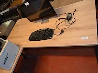 Moderne lichtkleurig l-vormig bureel zwart onderstel , ladenblok 3 laden, rolladeblok grijs 5 laden, rolbureelstoel zwart (3,4) - afbeelding 7 van  10