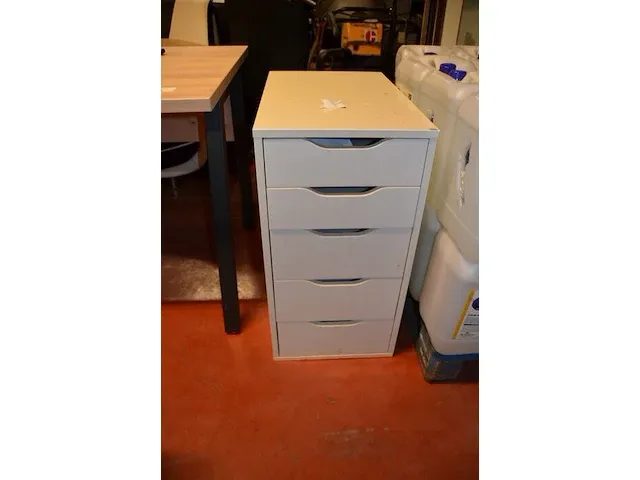 Moderne lichtkleurig l-vormig bureel zwart onderstel , ladenblok 3 laden, rolladeblok grijs 5 laden, rolbureelstoel zwart (3,4) - afbeelding 10 van  10
