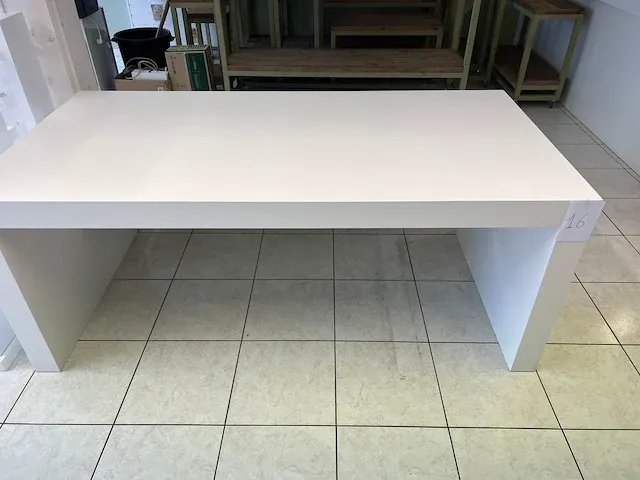 Moderne tafel - afbeelding 1 van  3