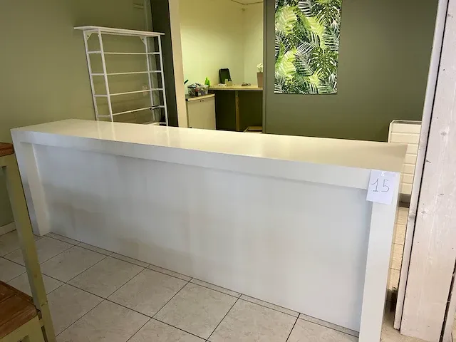 Moderne toonbank met schuiven en vakken - afbeelding 1 van  5