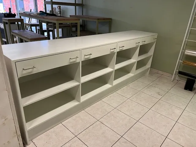 Moderne toonbank met schuiven en vakken - afbeelding 2 van  5