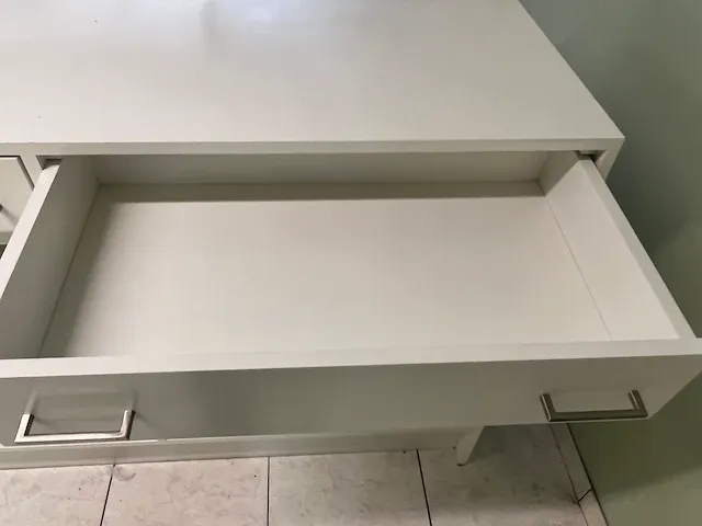 Moderne toonbank met schuiven en vakken - afbeelding 4 van  5