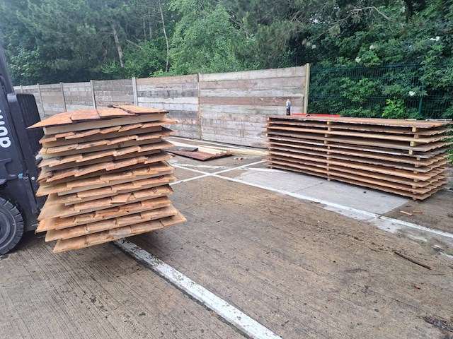 Modulaire houten muren in schorsplanken - afbeelding 1 van  2