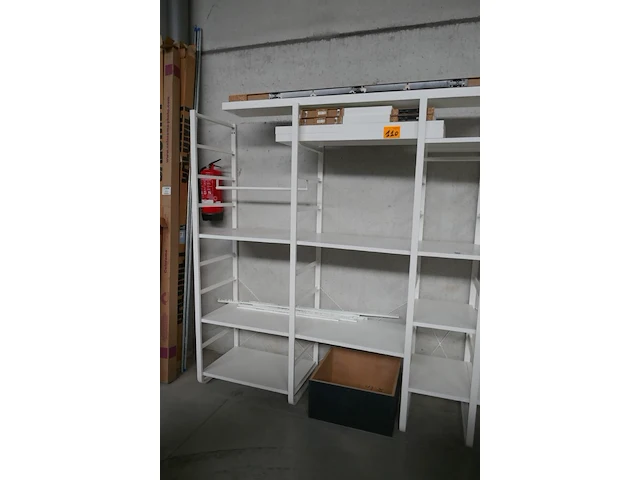Modulaire winkelrekken, ikea systeem, deels gedemonteerd - afbeelding 1 van  6