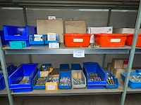Moeren, ankerbouten, bouten - afbeelding 1 van  9