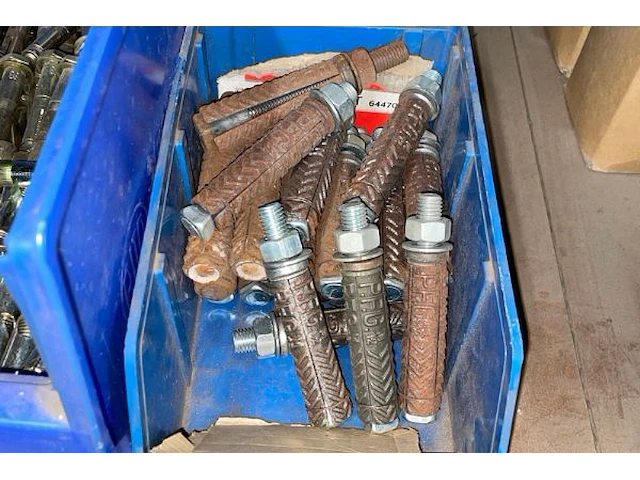 Moeren, ankerbouten, bouten - afbeelding 2 van  9