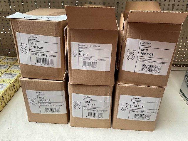 Moeren m 16 en ringbouten - afbeelding 2 van  4