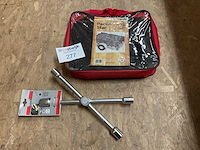 Moersleutel en aanhangwagen net - afbeelding 1 van  2