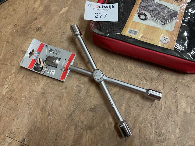 Moersleutel en aanhangwagen net - afbeelding 2 van  2