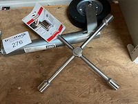 Moersleutel en aanhangwagen wiel - afbeelding 2 van  5