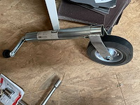 Moersleutel en aanhangwagen wiel - afbeelding 5 van  5