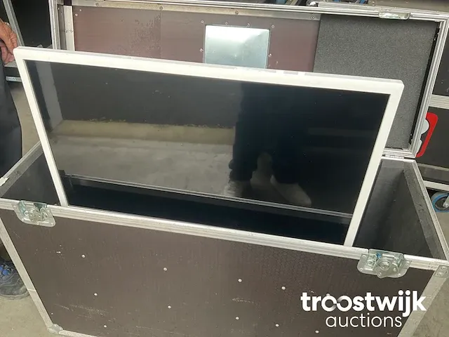 Monitor 32” - afbeelding 1 van  5