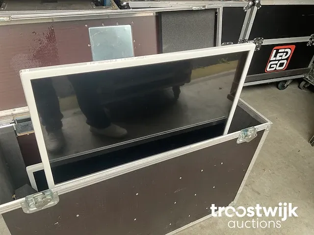 Monitor 32” - afbeelding 2 van  5