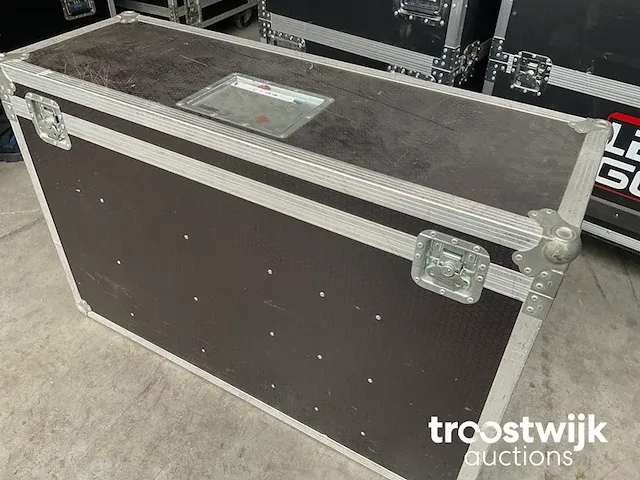 Monitor 32” - afbeelding 4 van  5