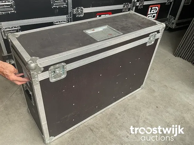Monitor 32” - afbeelding 5 van  5