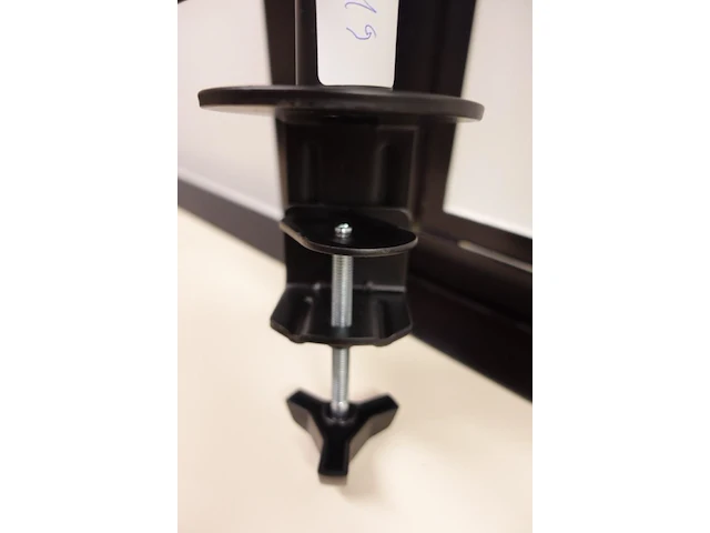 Monitor desk mount pole, with 1x 17" dellm monitor - afbeelding 4 van  4