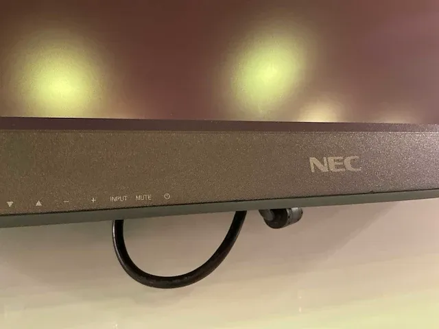 Monitor nec + volgnummersysteem (wij bedienen) - afbeelding 4 van  8