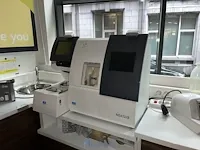 Montuurtracer en slijptoestel essilor