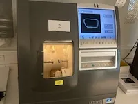 Montuurtracer en slijptoestel essilor
