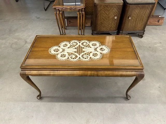 Mooi afgewerkte houten salontafel - afbeelding 2 van  4