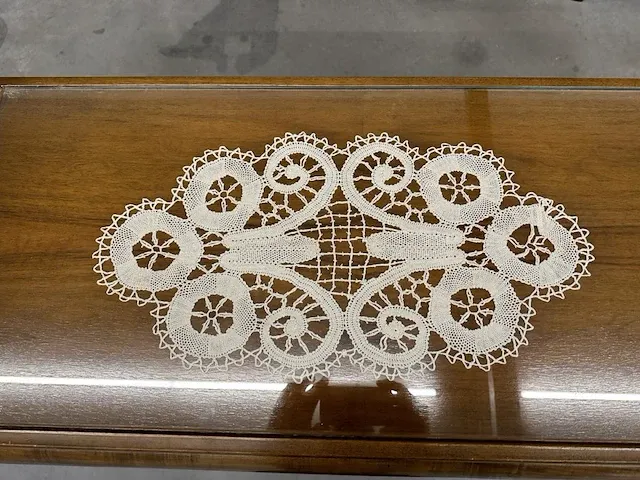 Mooi afgewerkte houten salontafel - afbeelding 4 van  4