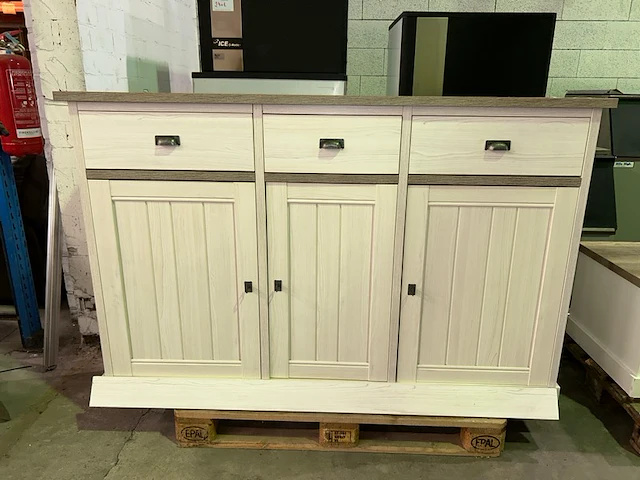 Mooie dressoir / massief - afbeelding 1 van  7