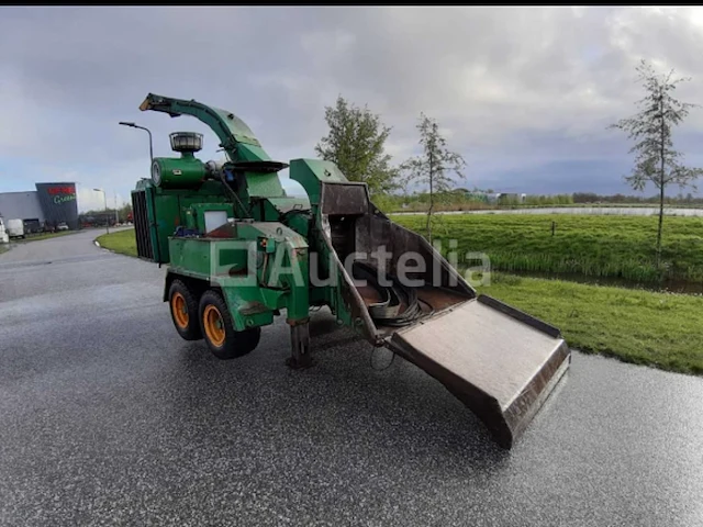 Morbark typhoon shredder met caterpillar motor - afbeelding 1 van  10