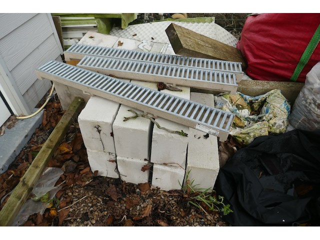 Mortelkuipen en bouwmaterialen - afbeelding 2 van  6