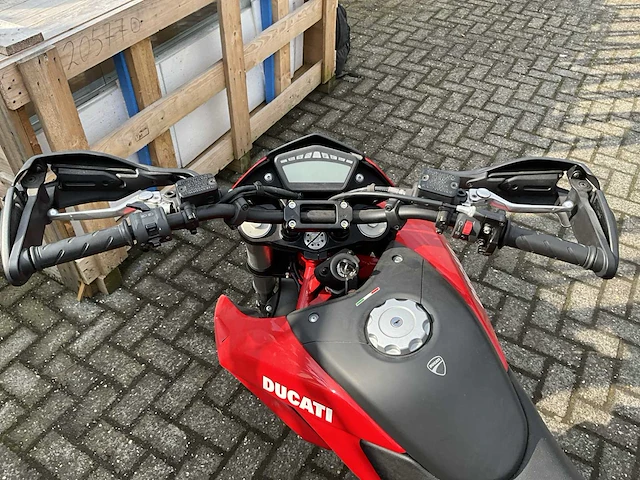 Moto ducati hypermotard 796 - afbeelding 14 van  16