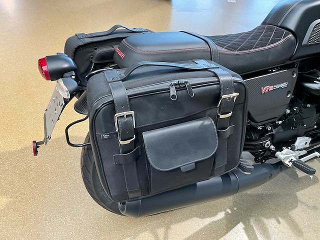 Moto guzzi v7 iii carbon limited versie n1061 carbon motorfiets - afbeelding 4 van  22