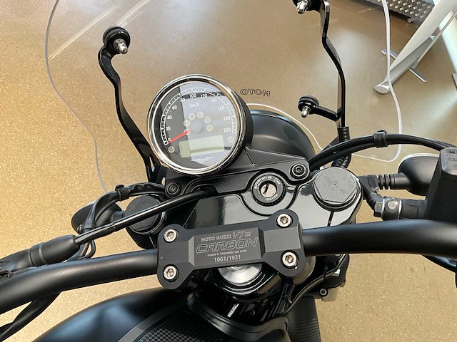 Moto guzzi v7 iii carbon limited versie n1061 carbon motorfiets - afbeelding 9 van  22