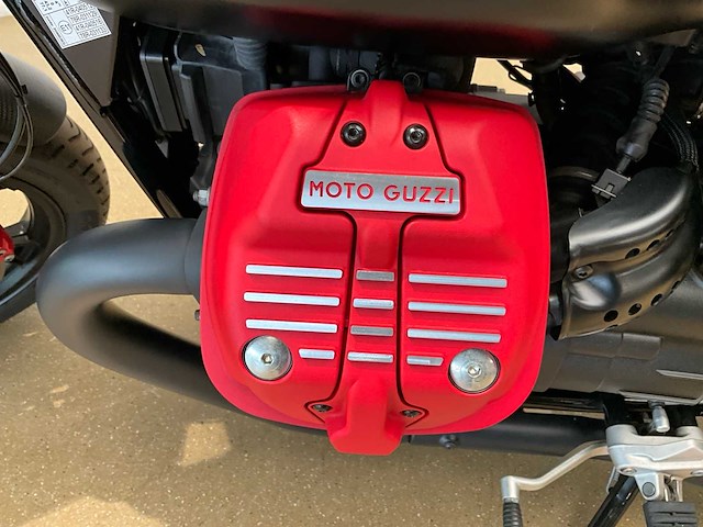 Moto guzzi v7 iii carbon limited versie n1061 carbon motorfiets - afbeelding 10 van  22