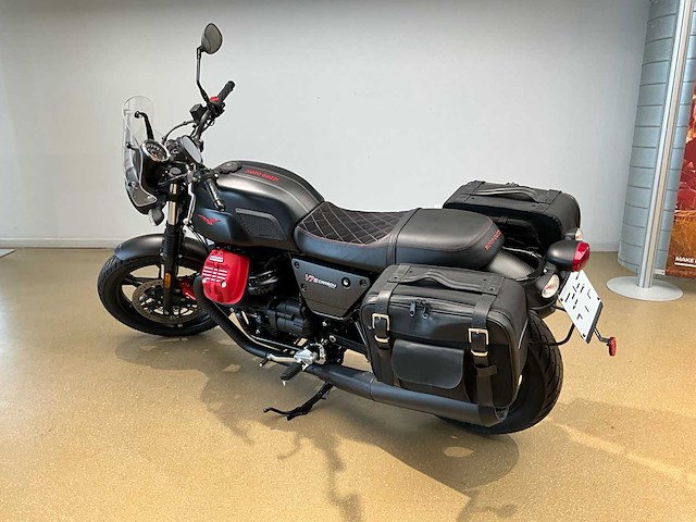 Moto guzzi v7 iii carbon limited versie n1061 carbon motorfiets - afbeelding 16 van  22