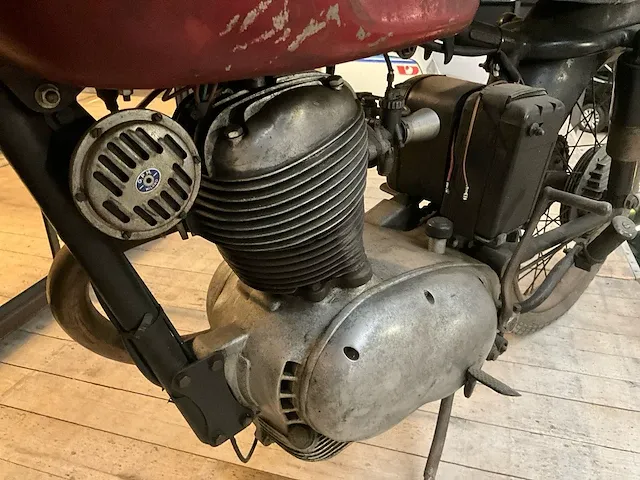 Moto morini 125 motorfiets - afbeelding 12 van  18