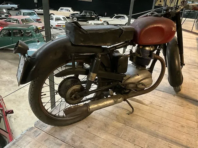 Moto morini 125 motorfiets - afbeelding 15 van  18
